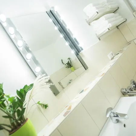 Fewo-elesmera Apartman *